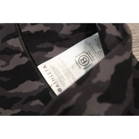 Athleta Salutation Stash Pocket Printed‎ 7/8 Tight Leggings 1X Gray Camo - Picture 3 of 10